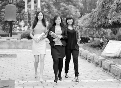 创业的三姐妹，左起魏晓旭、马立丽、王亮。